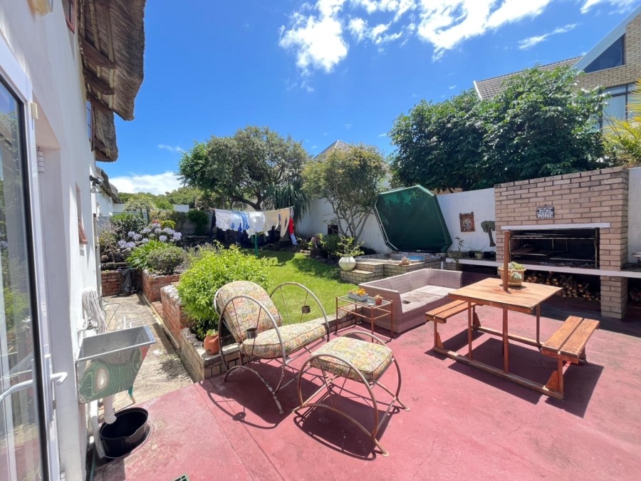 3 Bedroom Property for Sale in Cove Rock Eastern Cape